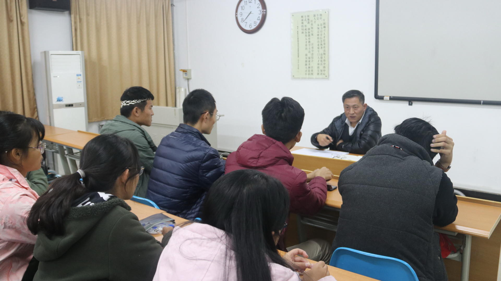 加强学生思政教育 正确引导宗教信仰.jpg