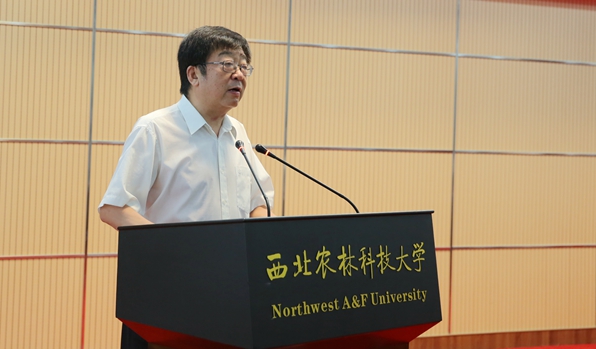 04校长吴普特在开班式上讲话 王学锋 图.jpg