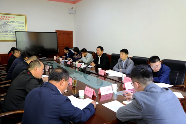 2527bbfb6ce5418e8c7ebf29d01c4743.jpg 在西藏农牧学院召开援藏干部考核会_副本.jpg