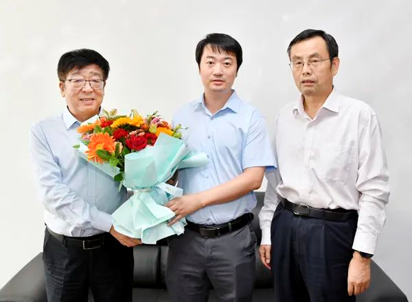 a9321ed3b8a74305a7f1279de3290cc3.png image.png