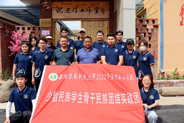 89765cfa0e0b460f80401a84b6f8068d.jpg 团队于沈佳建工作室合影_副本.jpg