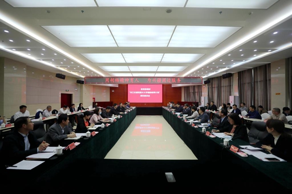 05c6b5b63e37425bbc7eea4ecb449a4e.jpg 教育部召开对口支援塔里木大学银龄教师计划座谈会_副本.jpg